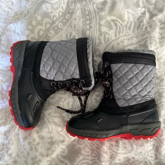 Size 8 snow boots - Picture 4 of 7